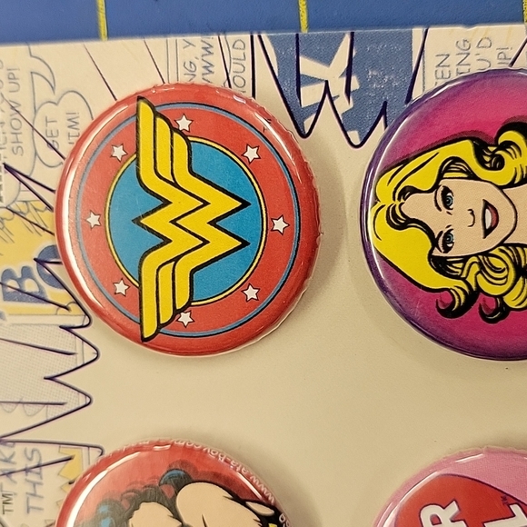 DC Comics Buttons 1.5" each - Picture 4 of 6